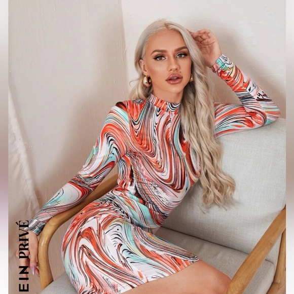 SHEIN Privé Mock-neck Marble
Bodycon Dress - Picture 4 of 5